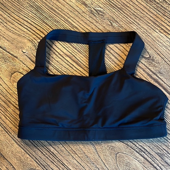 Gap Fit Medium Impact Sports Bra - NWOT - Picture 3 of 7